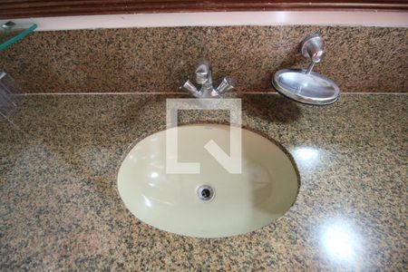 Casa de condomínio para alugar com 750m², 4 quartos e 5 vagas Casa de condomínio para alugar com 750m², 4 quartos e 5 vagasBanheiro Suíte 2