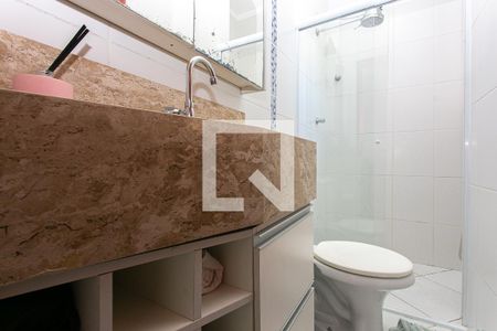 Banheiro de casa de condomínio para alugar com 2 quartos, 62m² em Vila Esperança, São Paulo