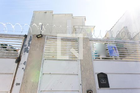 Casa de condomínio para alugar com 62m², 2 quartos e 1 vaga Casa de condomínio para alugar com 62m², 2 quartos e 1 vagaFachada