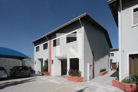 Casa de condomínio à venda com 130m², 3 quartos e 2 vagas Casa de condomínio à venda com 130m², 3 quartos e 2 vagasFachada