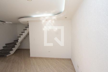 Sala de casa de condomínio para alugar com 3 quartos, 130m² em Vila Ivone, São Paulo