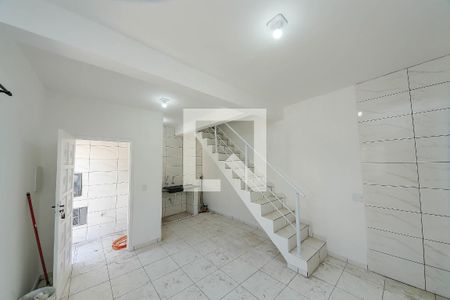 Sala/Cozinha de casa para alugar com 2 quartos, 90m² em Jardim das Rosas (zona Leste), São Paulo