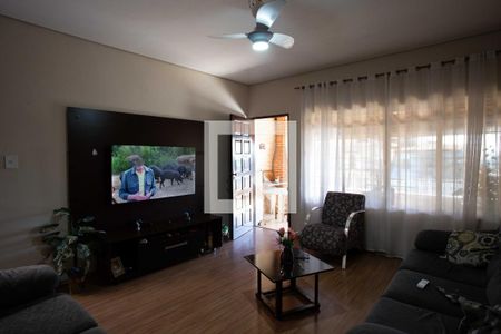 Sala de TV de casa à venda com 2 quartos, 185m² em Centro, Diadema