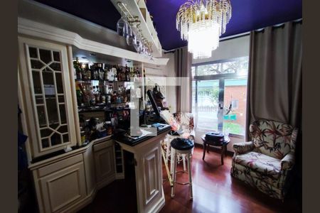 Casa à venda com 3 quartos, 200m² em Vila Gomes, São Paulo