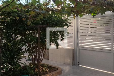 Jardim da entrada e garagem de apartamento para alugar com 3 quartos, 147m² em Ponta da Praia, Santos