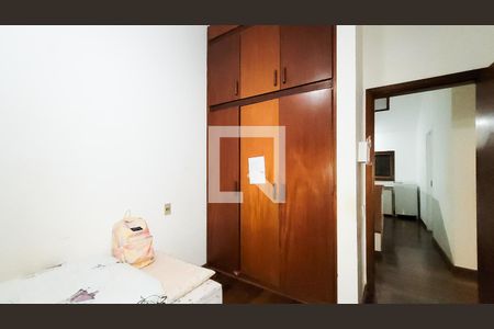 Casa de condomínio à venda com 206m², 4 quartos e 6 vagasQuarto 2