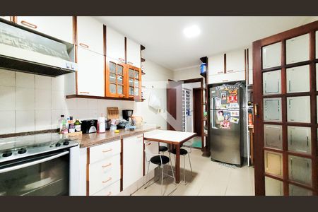 Casa de condomínio à venda com 206m², 4 quartos e 6 vagasCozinha