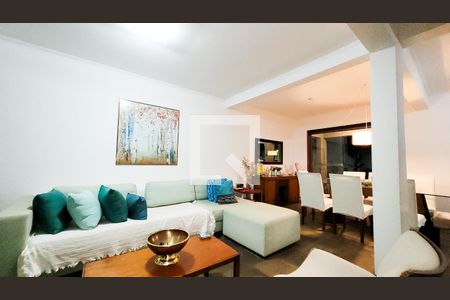 Casa de condomínio para alugar com 206m², 4 quartos e 6 vagasSala