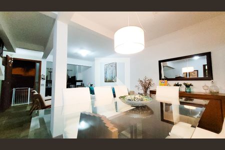 Sala de casa de condomínio para alugar com 4 quartos, 206m² em Parque Taquaral, Campinas