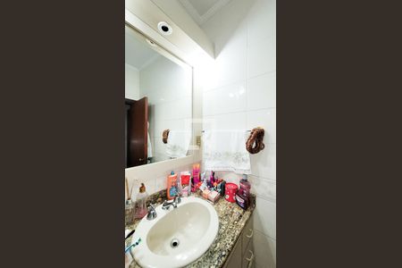 Casa de condomínio à venda com 206m², 4 quartos e 6 vagasBanheiro