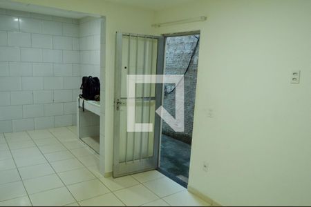 Sala de casa para alugar com 1 quarto, 50m² em Curicica, Rio de Janeiro
