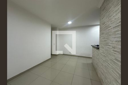 Sala de apartamento para alugar com 2 quartos, 72m² em Jardim Tupanci, Barueri