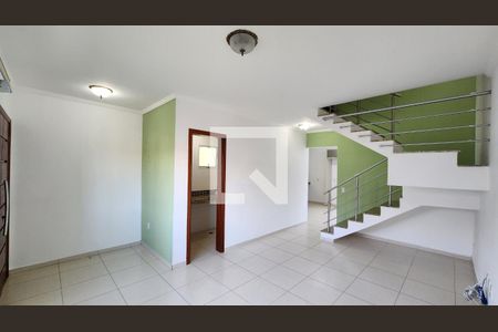 Casa de condomínio para alugar com 160m², 3 quartos e 2 vagasSala