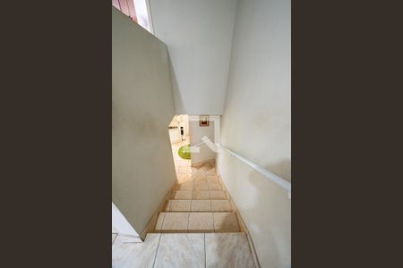 Casa à venda com 200m², 3 quartos e 2 vagas Casa à venda com 200m², 3 quartos e 2 vagasEscadas