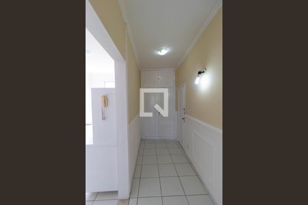 Hall de entrada de apartamento para alugar com 2 quartos, 124m² em Centro, Campinas