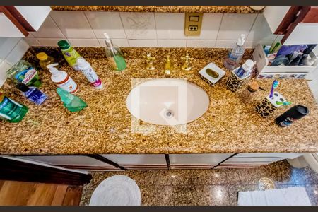 Apartamento à venda com 109m², 4 quartos e 2 vagas Apartamento à venda com 109m², 4 quartos e 2 vagasBanheiro Social