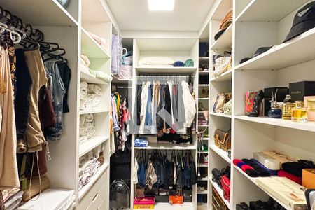 Apartamento à venda com 144m², 4 quartos e 1 vagaSuíte - Closet