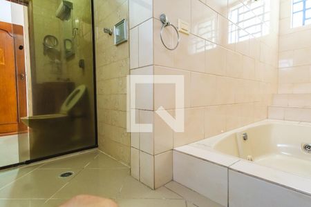 Casa à venda com 299m², 3 quartos e 2 vagasBanheiro da Suíte