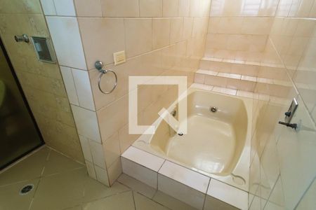 Casa à venda com 299m², 3 quartos e 2 vagasBanheiro da Suíte