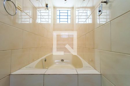 Casa à venda com 299m², 3 quartos e 2 vagasBanheiro da Suíte