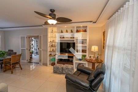 Sala de TV de casa de condomínio à venda com 3 quartos, 234m² em Parque Imperador, Campinas