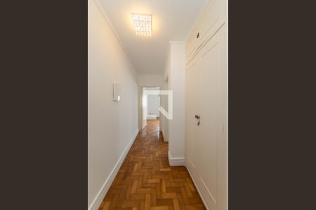Casa para alugar com 110m², 2 quartos e 2 vagasCorredor - Escada