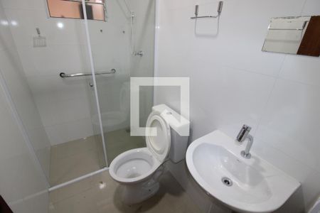 Banheiro de casa para alugar com 1 quarto, 30m² em Parque Peruche, São Paulo