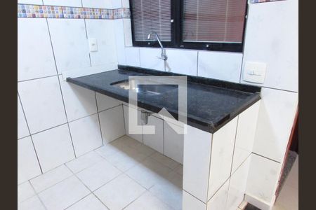 Cozinha de casa para alugar com 1 quarto, 40m² em Jardim Maria Rosa, Taboão da Serra
