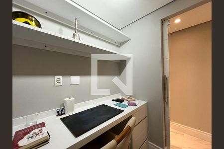 Apartamento à venda com 190m², 4 quartos e 2 vagasQuarto 4