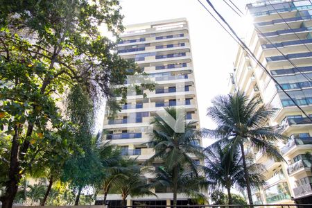 Apartamento à venda com 86m², 3 quartos e 1 vaga Apartamento à venda com 86m², 3 quartos e 1 vagaFachada
