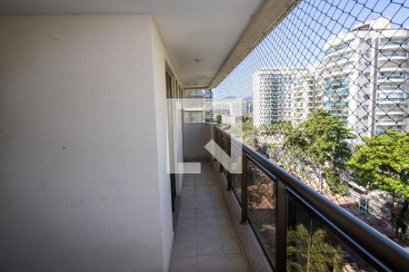 Apartamento à venda com 86m², 3 quartos e 1 vaga Apartamento à venda com 86m², 3 quartos e 1 vagaVaranda