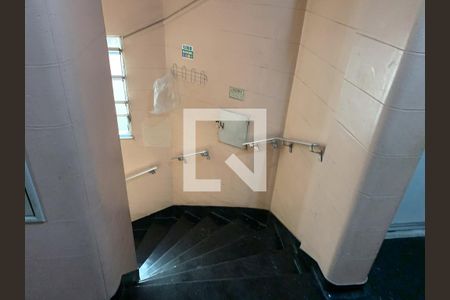 Escadas de apartamento para alugar com 2 quartos, 70m² em Botafogo, Rio de Janeiro