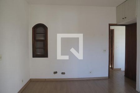 Casa à venda com 240m², 6 quartos e sem vagaSuite