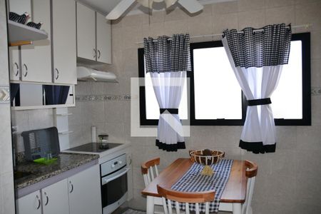 Apartamento à venda com 100m², 3 quartos e 2 vagas Apartamento à venda com 100m², 3 quartos e 2 vagasCozinha