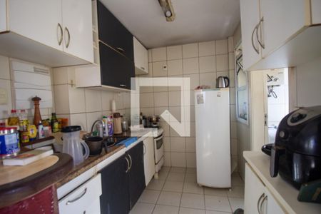 Apartamento para alugar com 204m², 4 quartos e 2 vagas Apartamento para alugar com 204m², 4 quartos e 2 vagasCozinha e Área de Serviço