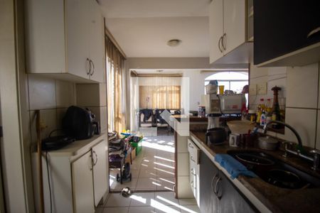 Apartamento para alugar com 204m², 4 quartos e 2 vagas Apartamento para alugar com 204m², 4 quartos e 2 vagasCozinha e Área de Serviço