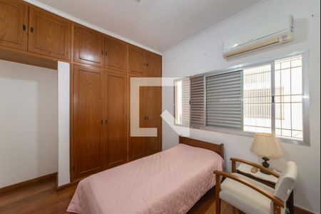 Casa à venda com 315m², 5 quartos e 3 vagasSuíte 1