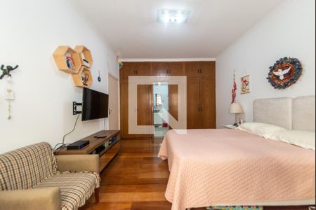 Casa à venda com 315m², 5 quartos e 3 vagasSuíte 2