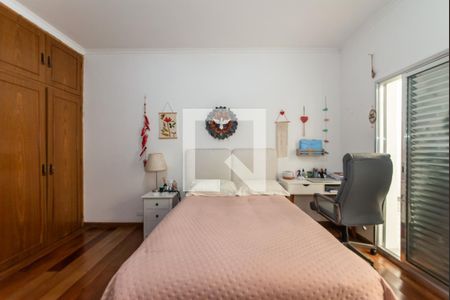 Casa à venda com 315m², 5 quartos e 3 vagasSuíte 2