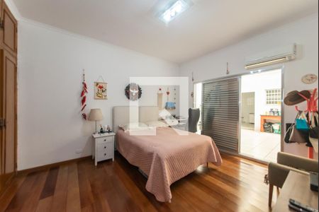 Casa à venda com 315m², 5 quartos e 3 vagasSuíte 2