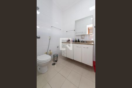 Casa à venda com 315m², 5 quartos e 3 vagasBanheiro da Suíte 2