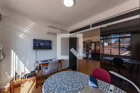 Casa à venda com 315m², 5 quartos e 3 vagasEscritório
