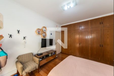 Casa à venda com 315m², 5 quartos e 3 vagasSuíte 2