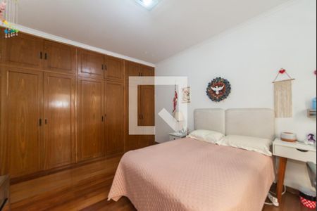 Casa à venda com 315m², 5 quartos e 3 vagasSuíte 2