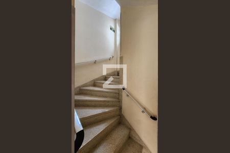 Apartamento para alugar com 37m², 1 quarto e 1 vagaEscada
