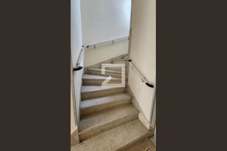 Apartamento para alugar com 37m², 1 quarto e 1 vagaEscada