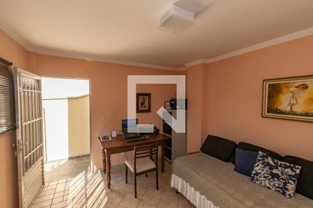 Casa à venda com 241m², 5 quartos e 4 vagas Casa à venda com 241m², 5 quartos e 4 vagasQuarto 3