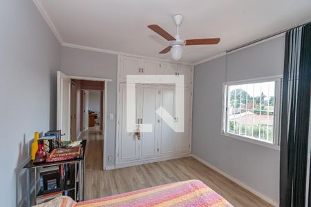 Casa à venda com 241m², 5 quartos e 4 vagas Casa à venda com 241m², 5 quartos e 4 vagasQuarto 2