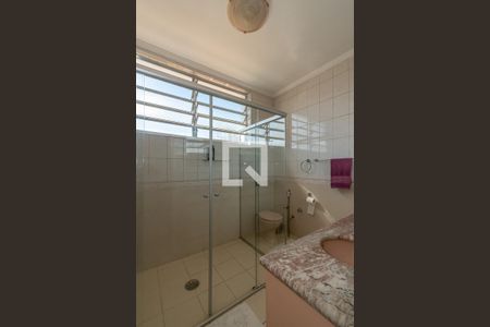 Casa à venda com 241m², 5 quartos e 4 vagas Casa à venda com 241m², 5 quartos e 4 vagasBanheiro Social