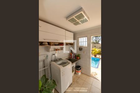 Casa à venda com 241m², 5 quartos e 4 vagas Casa à venda com 241m², 5 quartos e 4 vagasÁrea de Serviço